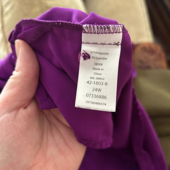 Gently Used ELOQUII Women's Plus Size Notch Collar Blouse 24 - Picture 11 of 15